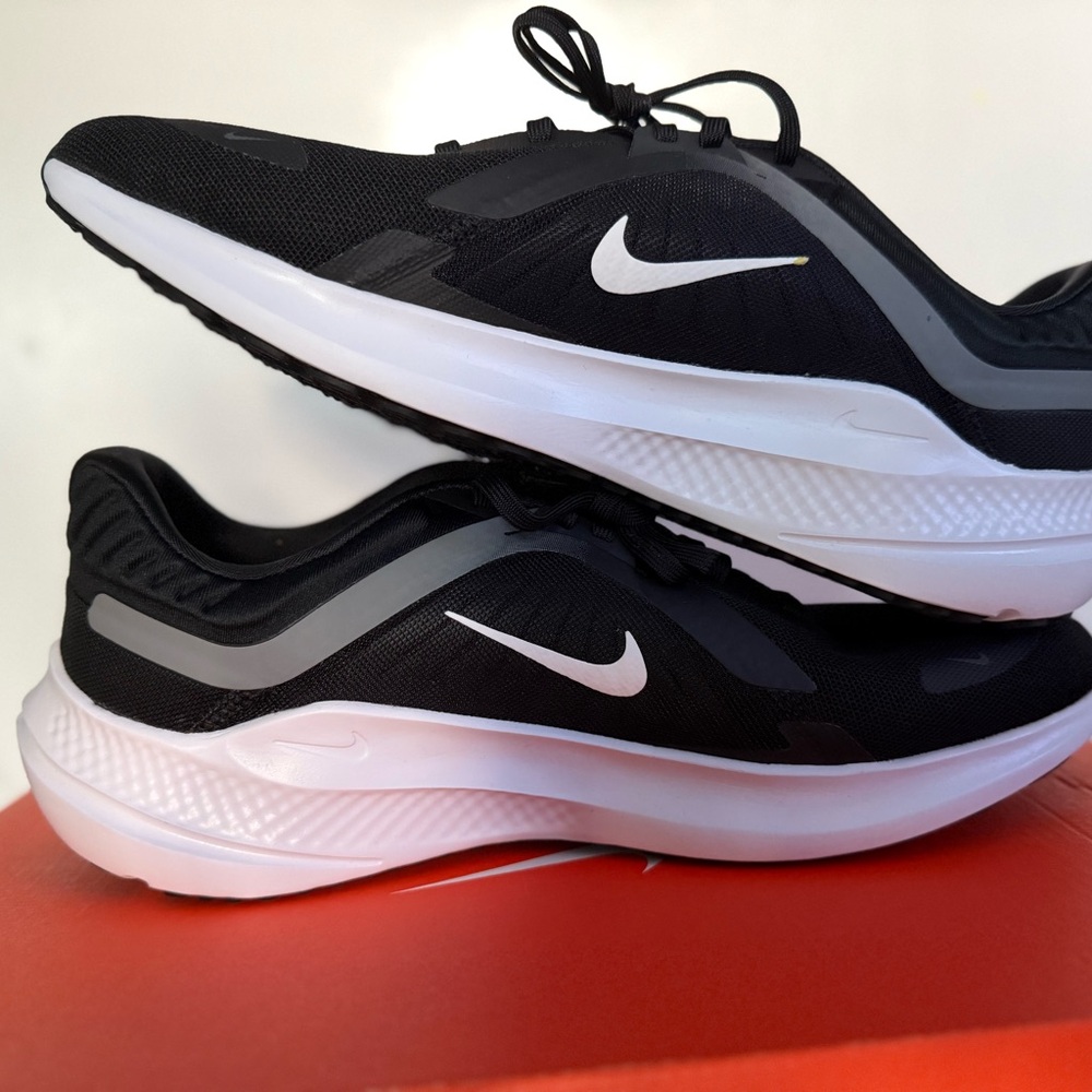 Nike "Quest 5" Men's Road Running Shoes